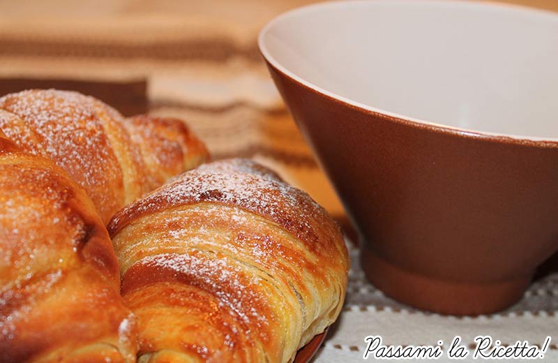 Croissant Francesi Sfogliati, Ricetta Originale Senza Uova - Passami La  Ricetta