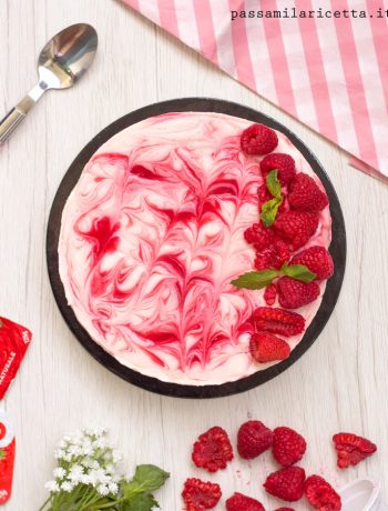 torta-fredda-allo-yogurt-lamponi-senza-cottura